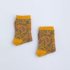 Calcetines con estampado Paisley amarillo