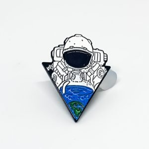 Pin astronauta en el espacio