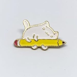 Pin gato sobre lapiz