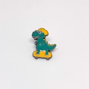 Pin Dinosaurio patinando