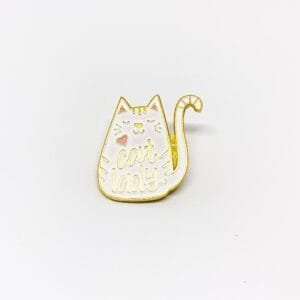 Pin Cat lady blanco y dorado