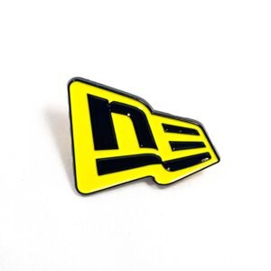 Pin New Era Insignia amarillo