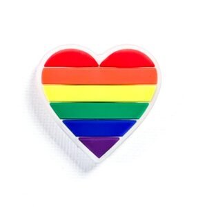 Pin tipo Crocs LED Corazón Pride