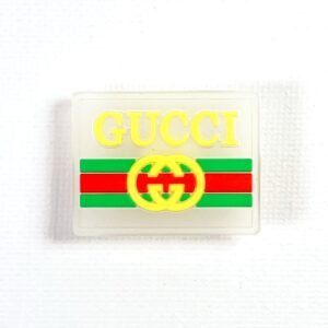 Pin tipo Crocs Glowing Logo Gucci