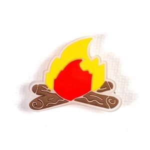 Pin tipo Crocs Glowing Fogata