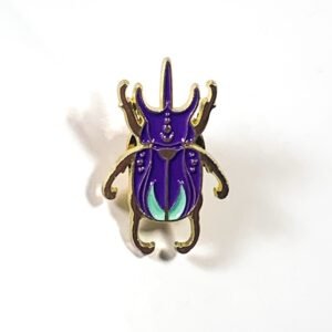 Pin Escarabajo Morado
