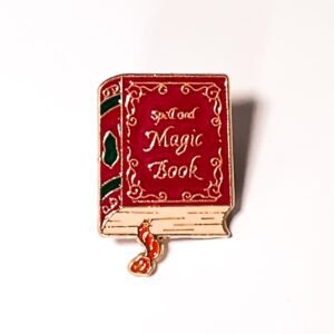 Pin Harry Potter | Libro Spell and Magic Book